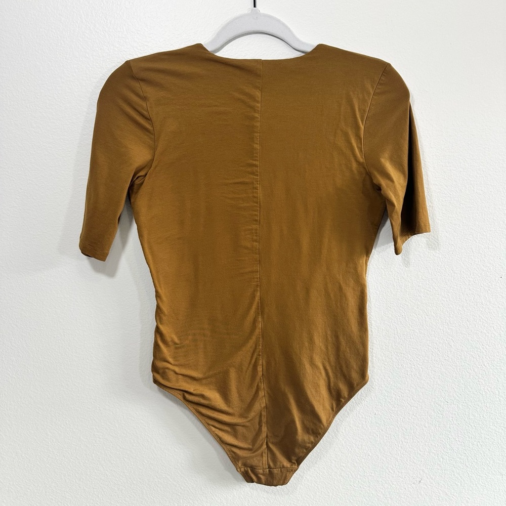 Everlane Bodysuit Short Sleeve – Medium Snap Closure – Supima Cotton Blend - Picture 4 of 6